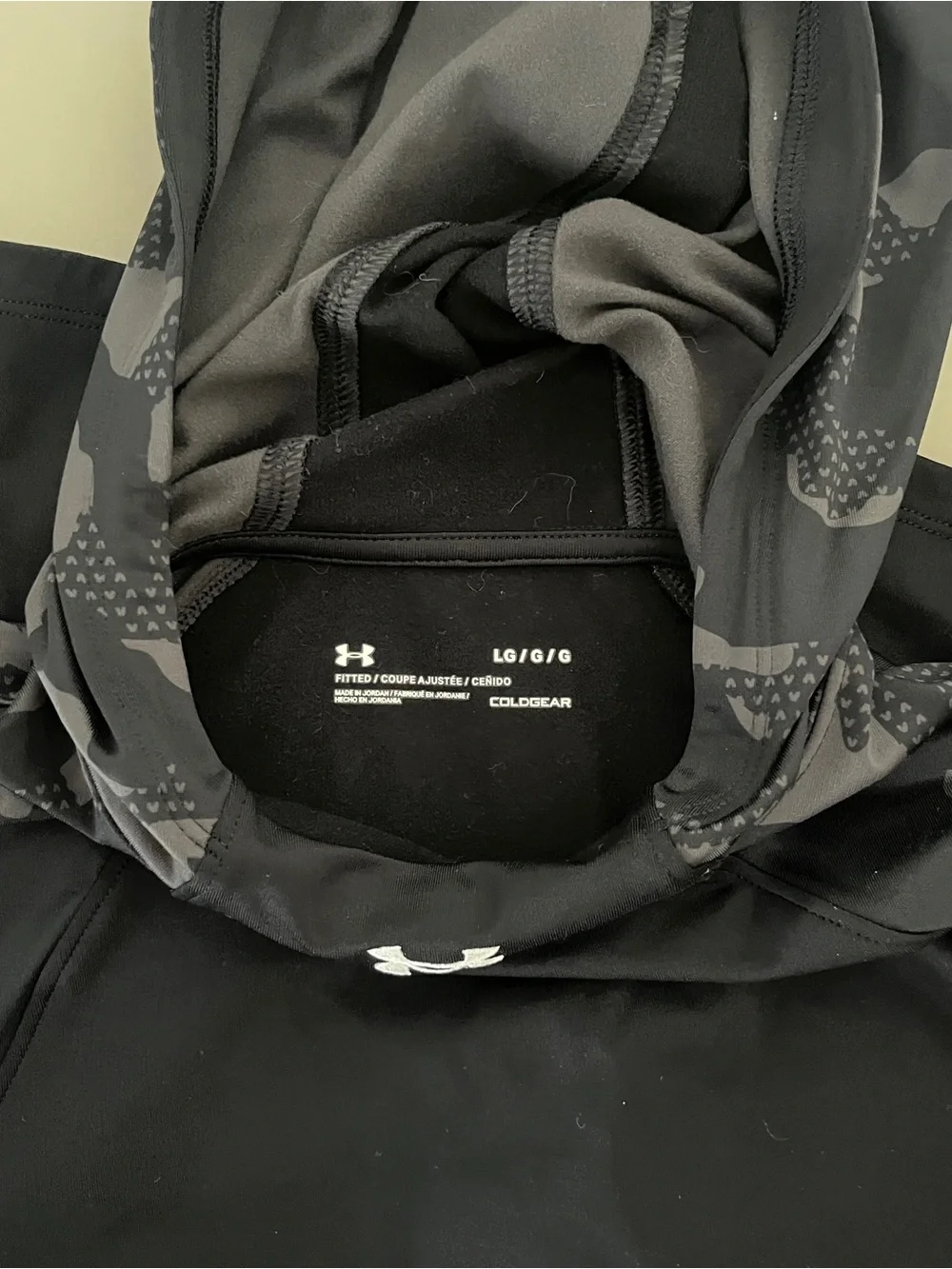 Under Armour Men’s Blacko& Gray Camo Hooded Cold Gear Hoodie